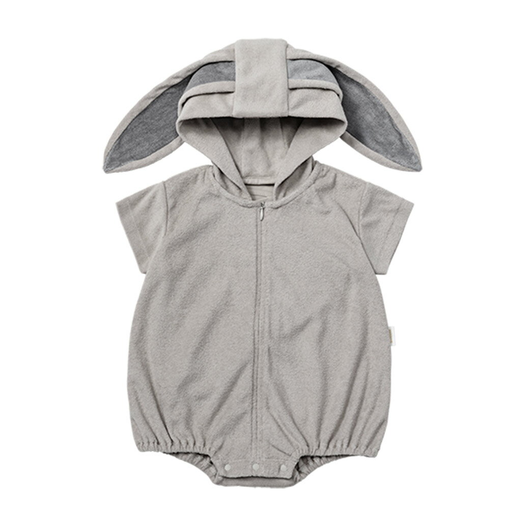 “マールマール”のMARLMARL ナイトウェア lullaby half bunny・お家でのリラックスタイムにぴったりのナイトウェア・大きなうさぎの耳付きのフードが特徴的・フードは取り外しができるので就寝時や夏場も快適・肌触りのいい綿100%のパイル地・高い吸水性があり汗ばむ季節も着心地のいい素材・布ファスナー開きの肌着と一体化していてお着替えが楽ちん・股下はスナップボタン開きでおむつ替えもスムーズ・柔らかな印象のグレイッシュホワイトカラーこの商品は【 ラッピングギフト無料対象商品 】となっております。 購入時に備考欄へ「ラッピング希望」と記載頂ければ、無料ギフトラッピングにて発送させていただきます。 記載がない場合、通常発送となりますのであらかじめご了承くださいませ。 本体生地　綿100%耳配色部分　レーヨン81%　ポリエステル19%インナー　綿100%布ファスナー　ポリエステル100%ピーチパフボーダー関連キーワード:ベビー BABY 赤ちゃん 男の子 女の子 ユニセックス クラウド 60-70cm 新着 mar10104055サイズ(cm)60-70cm総丈(BC)40.5身幅32袖丈6.5肌着着丈30.5推奨年齢～1歳まで採寸結果は全てセンチ表記です。商品により多少の誤差がございます。目安とお考え下さい。※BCはバックセンター（首から裾までの後中心）です。※SNPはサイドネックポイント（肩から裾までの直線で計測した長さ）です。生地の透け感なしあり生地の厚み薄手普通厚手