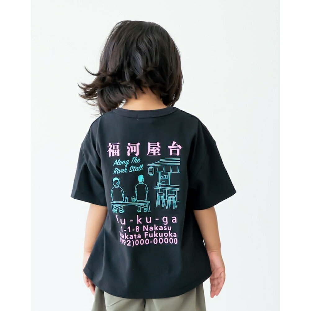 “フォブ”の屋台 Tシャツ【5月入荷予定】・イラストのモチーフは屋台街・ネオン調のデザインがノスタルジックな雰囲気・ボディはルーズシルエットを採用・前後差を付けた裾が、インナーのチラ見せにもぴったり・生地は綿の天竺素材を使用・優しい肌触りで着心地もバツグンですMODEL CG / 113cm / M(110-120)サイズ着用BK / 112cm / M(110-120)サイズ着用【ご注意】素材の特性上、小さな糸の飛び込みやスレなどが見られる場合があります。着用には問題ございませんので、商品の味としてご理解くださいます様、お願い申し上げます。▲　ご予約の注意　▲1、ご利用可能な支払い方法は以下です。・クレジットカード・銀行/コンビニ前払い2、以下のサービスはご利用いただけません。・返品・交換・内容の変更/キャンセル・複数点を予約頂いた際の個別発送3、発送のタイミングについて。・注文単位(全て揃ってから)の発送（入荷月ごと、もしくは複数個に分けてのご注文をおススメ致します)【注意事項の詳細】https://www.rakuten.ne.jp/gold/millibar/free/reserve-info.html本体：綿100%リブ部分：綿95%　ポリウレタン5%チャコール(CG)関連キーワード:子供服 キッズ トドラー ジュニア Jr 男子 男児 男の子 女子 女児 女の子 ガールズ ボーイズ ユニセックス きょうだい 兄弟 姉妹 大人 レディース リンクコーデ お揃い ブラック(BK) L(130-140)cm XL(150-160)cm F(160-170)cm 新着 fov696410採寸結果は全てセンチ表記です。商品により多少の誤差がございます。目安とお考え下さい。※BCはバックセンター（首から裾までの後中心）です。※SNPはサイドネックポイント（肩から裾までの直線で計測した長さ）です。生地の透け感なしあり生地の厚み薄手普通厚手生地の伸縮性なしややありありa175a178a227a229a293a