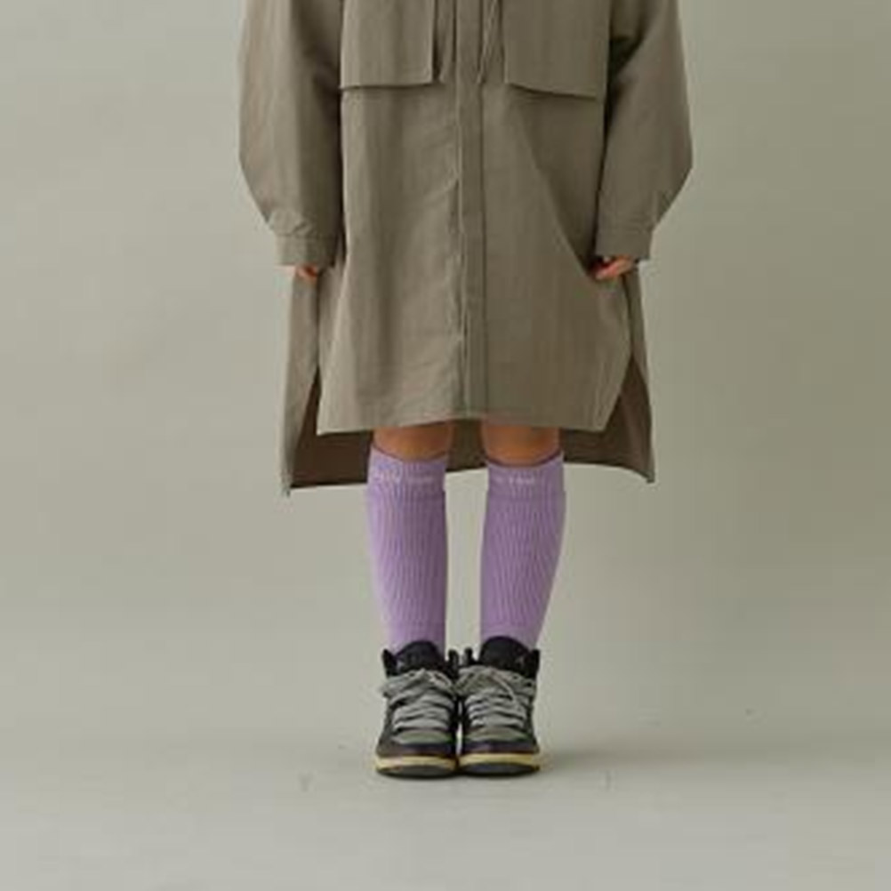 子供服ミリバールの【MOUN TEN./MOUNTEN/マウンテン/子供服/ジュニア】 MOUN TEN. logo tube ハイソックス(organic cotton) ライラック｜アングル2