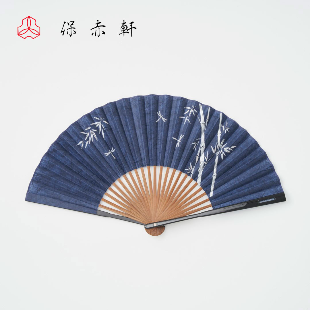 Rakuten - 【扇子】 保赤軒 【切り絵 和紙扇子 竹にとんぼ】 日本企画 絹 和紙 桐箱 扇子袋セット 紳士扇子 切り絵デザイン 縁起物 勝ち虫 プレゼント 男性 ギフト 父の日 誕生日 昇進祝い HOSEKKEN