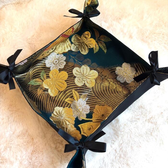 帯リメイク 小物トレイ着物 帯 リメイク 着物リメイク 小物トレー 和風 和柄 上品 おしゃれ 玄関小物入れ 鍵置き場 小物置き場 お土産 日本 土産 外国人 喜ぶ 海外 外国人ギフト プレゼント 贈り物 誕生日プレゼント 日本のお土産 日本おみやげ 外国人向け 日本土産 刺繍のサムネイル