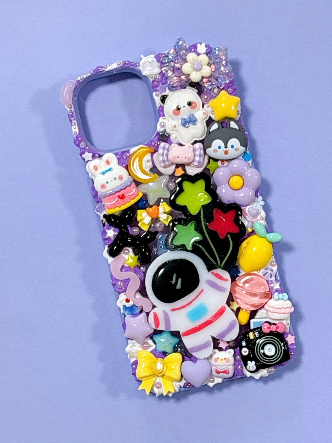 Rakuten - 【スマホケース】　iPhone14　デコ　ホイップ　レジン　宇宙服　うさぎ　いぬ　パンダ　リボン　星　紫　デコスマホケース　送料無料　アイフォン　かわいい　おしゃれ　派手　個性的　目立つ　ハンドメイド