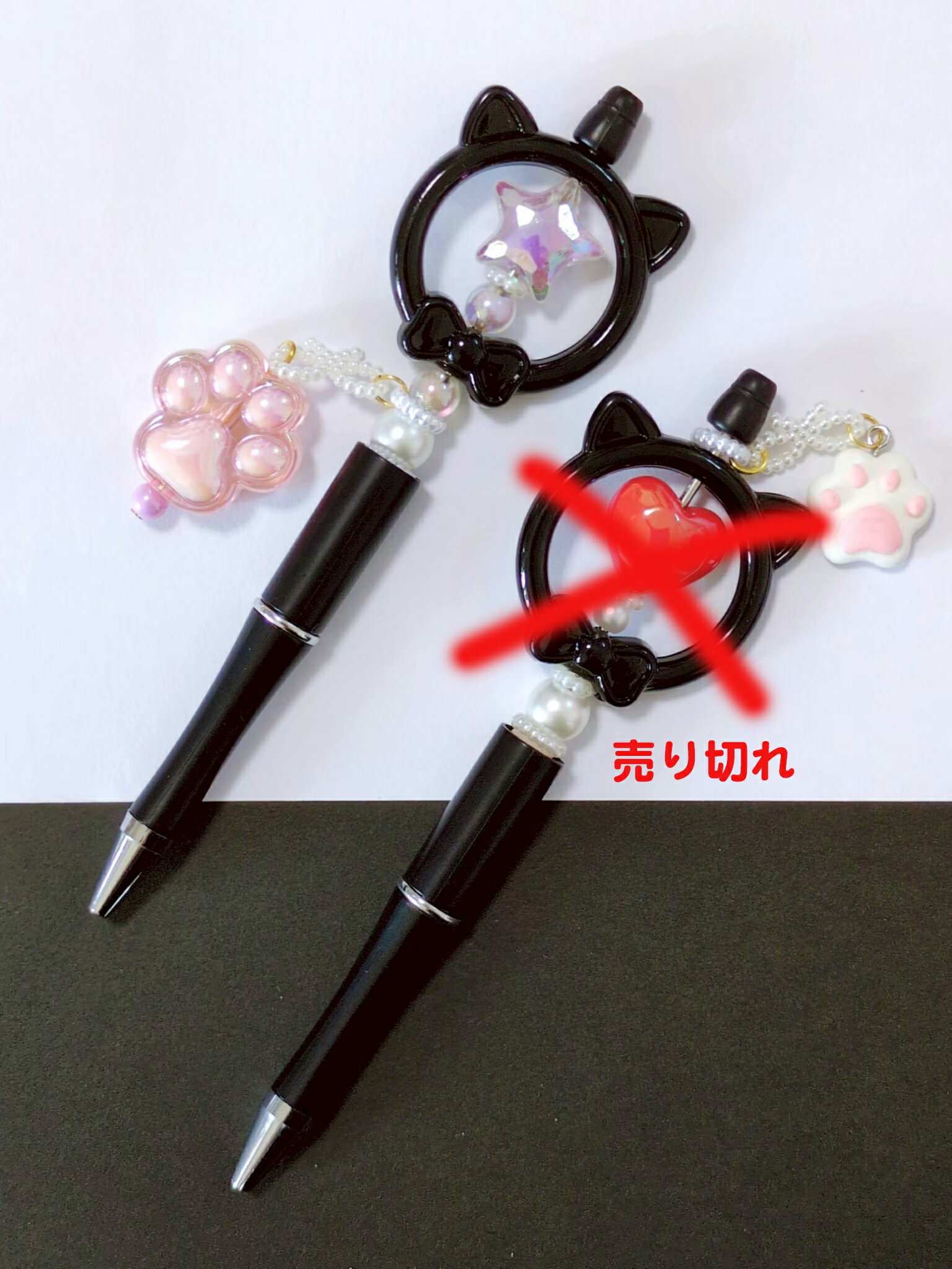 Rakuten - 【ボールペン】　　黒　ブラック　リボン　ハート　星　ねこ　いぬ　肉球　ビーズ　チャーム付き　カスタムペン　1本バラ売り　プレゼント　デコペン　送料無料　かわいい　おしゃれ　個性的　目立つ　ハンドメイド
