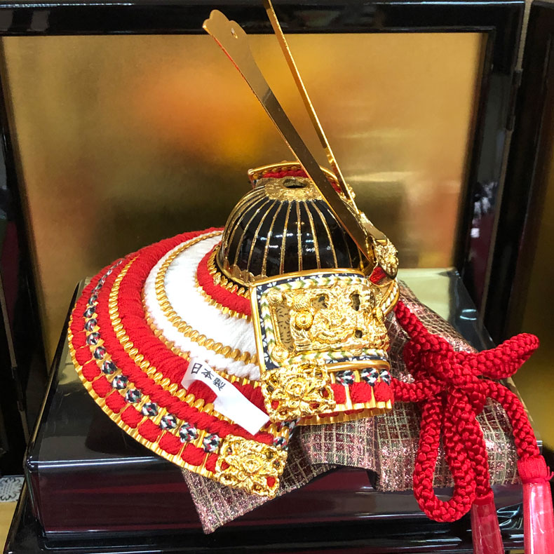 Toy&ZAKKA mimiy / ミミーの甲冑師 伯峰作 笠錣（しころ）筋兜 五月節句 五月人形 兜飾り 男の子 初節句 5月 端午の節句 送料無料｜アングル3