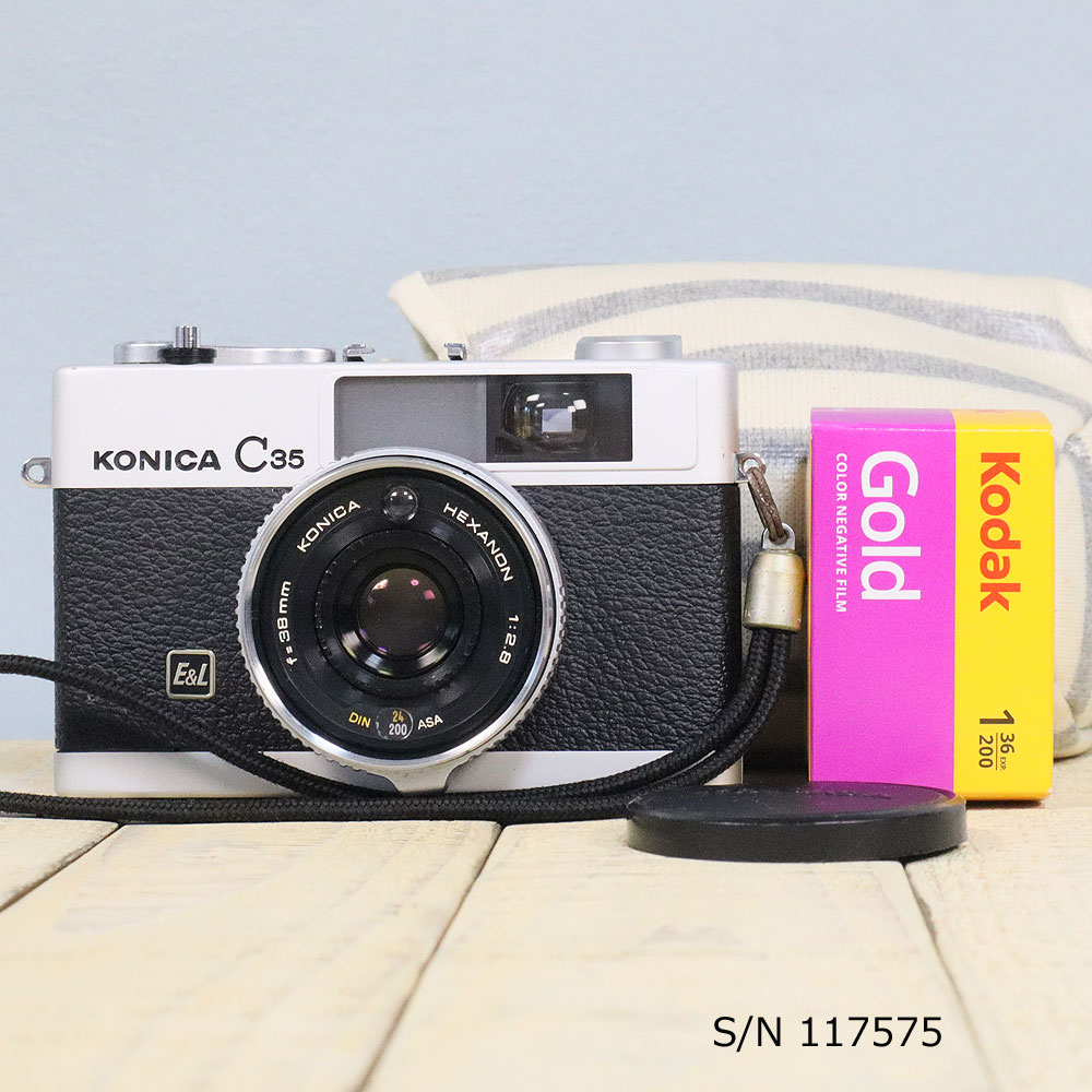 【整備済】【保証付 】 コニカ KONICA C35 E&L S/N 117575 ケース・フイルム付セット フィルムカメラ フイルムカメラ 【中古】