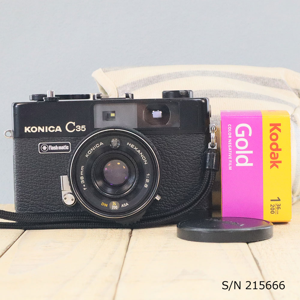 【整備済】【保証付 】 コニカ KONICA C35 Flashmatic ブラック S/N 215666 ケース・フイルム付セット フィルムカメラ フイルムカメラ 【中古】