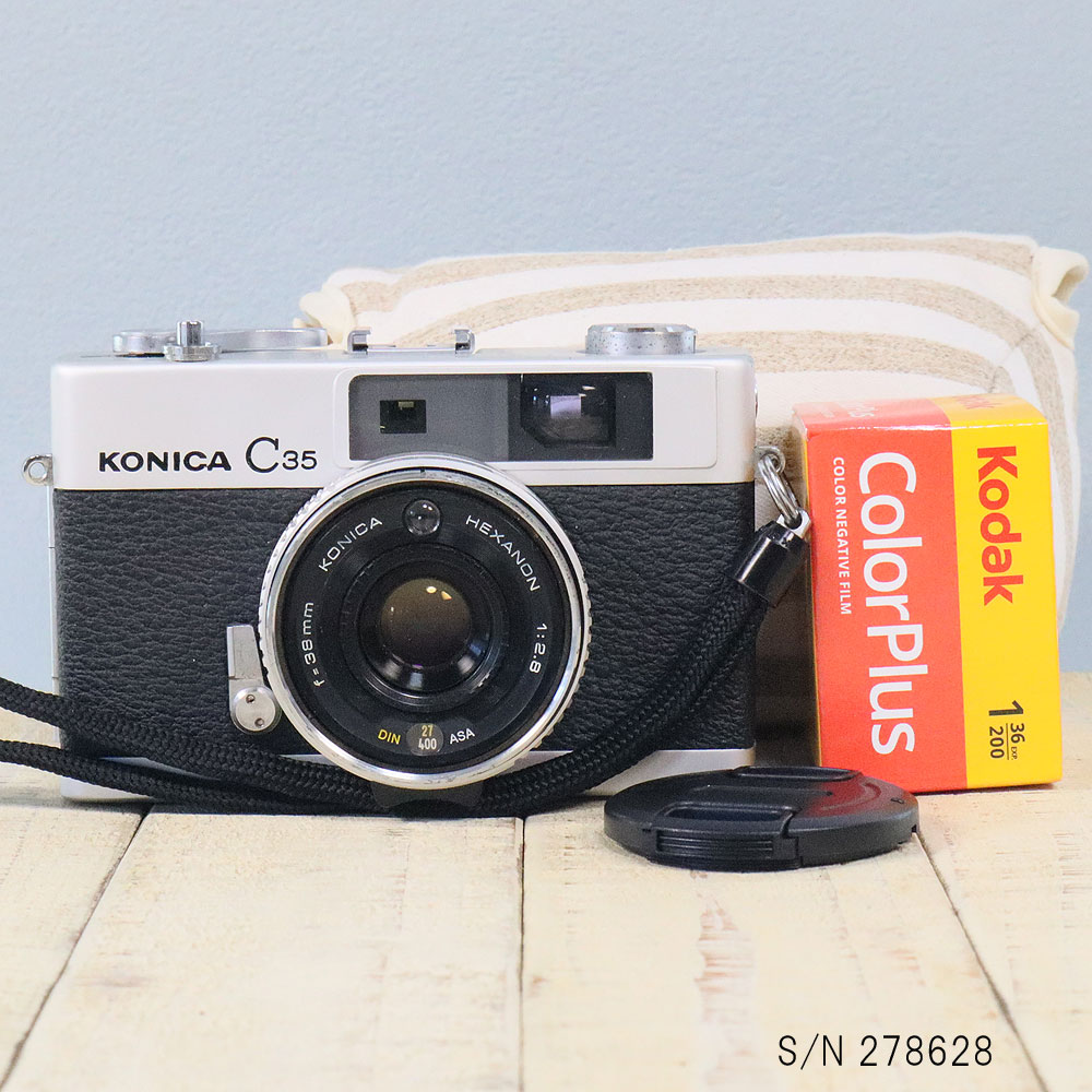 【整備済】【保証付 】　コニカ　KONICA C35　初期型　S/N 278628（ケース・フイルム付セット）　フィルムカメラ　フイルムカメラ　【中古】