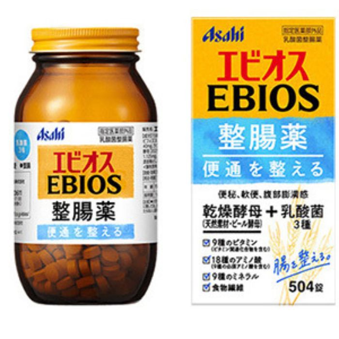 【指定医薬部外品】エビオス整腸薬 504錠 アサヒグループ食品 【特徴】 乾燥酵母（ビール酵母）が乳酸菌の発育促進に効果を発揮します。乾燥酵母とはビール醸造に使うビール酵母を乾燥したもので、乳酸菌の増殖に必要な栄養成分（ビタミンB群、アミノ酸、核酸、食物繊維等）を含んでおり、乳酸菌の発育促進効果を発揮します。 【効能・効果】 整腸（便通を整える）、便秘、腹部膨満感、軟便 使用上の注意■してはいけないこと （守らないと現在の症状が悪化したり、副作用・事故がおこりやすくなります） 使用期限をすぎた製品は服用しないでください。ビンの中の詰め物は、開栓後は捨ててください。 本剤の容器はガラス製ですので、取扱いにご注意ください。 ■相談すること （1）次の人は服用前に医師、薬剤師又は登録販売者に相談してください。 ・医師の治療を受けている人。 （2）次の場合は、服用を中止し、この文書をもって医師、薬剤師又は登録販売者に相談してください。 1ヶ月位服用しても症状の改善が見られない場合。効能・効果整腸（便通を整える）、便秘、腹部膨満感、軟便効能関連注意用法・用量・15歳以上：1回6錠 ・11歳以上15歳未満：1回4錠 ・8歳以上11歳未満：1回3錠 ・5歳以上8歳未満：1回2錠 ・5歳未満の乳幼児：服用しないでください。用法関連注意（1）定められた用法及び用量を厳守してください。 （2）小児に服用させる場合には、保護者の指導監督のもとに服用させてください。 （3）本剤は、（錠剤をのどにつまらせてはいけませんので）5歳未満の乳幼児に服用させないでください。成分分量本剤は18錠（15歳以上の成人1日量）中に次の成分を含んでいます。 ・ビフィズス菌：40mg ・ラクトミン（フェカリス菌）：40mg ・ラクトミン（アシドフィルス菌）：40mg ・乾燥酵母：2025mg ・チアミン硝化物（硝酸チアミン）：1．125mg ・リボフラビン（ビタミンB2）：2．25mg添加物乳糖水和物、ステアリン酸Mg、無水ケイ酸保管及び取扱上の注意直射日光の当たらない、湿気の少ない涼しい所に密栓して保管してください。特に高温な所（例えばガスストーブ、ガスレンジ周辺）での保管は結露発生防止のためおさけください。小児の手のとどかない所に保管してください。誤用をさけ、品質を保持するために、他の容器に入れ替えないでください。ビンのキャップのしめ方が不十分な場合、湿気などにより品質に影響を与える場合がありますので、服用のつどキャップをよくしめてください。 本剤は、水濡れにより褐色に変化しますので水滴をおとしたり濡れた手で触れないようご注意ください。消費者相談窓口アサヒグループ食品 東京都渋谷区恵比寿南2?4?1 0120-630611 10:00-16:00（土・日・祝日を除く）