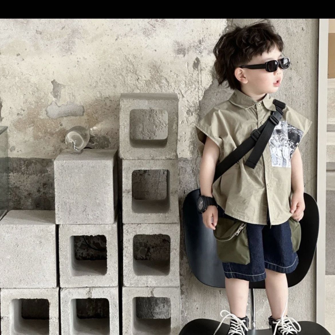 商品説明素材綿、他カラーA グリーン B ホワイト &nbsp;サイズサイズ(cm):80おすすめ身長70-80cm90おすすめ身長80-90cm100おすすめ身長90-100cm110おすすめ身長100-110cm120おすすめ身長110-120cm130おすすめ身長120-130cm140おすすめ身長130-140cm※計測に付きましては手測りとなりますので 若干の誤差はごください注意1.こちらは海外輸入品です2.モニターの都合上、掲載写真と実際の色が異なる場合がございます。3.生地の特性上、やや匂いが強く感じられるものもございます。4.機械による生産の為、生地の継ぎ目の若干のズレやほつれなど、形やサイズに多少の誤差が生じる場合がございます。また、混紡繊維によって生地の織りに他繊維が混紡している場合もございますが品質上の問題はございません。5.サイズ詳細等の測り方はスタッフ間で統一、徹底はしておりますが、実寸は商品によって若干の誤差(3cm〜5cm )がある場合がございますので、予めごください。6.同じ商品でも“生産時期”や“カラー“により形やサイズに多少の“誤差“が生じる場合もございます。詳しくは商品画像や実寸サイズにてご確認くださいませ。7.簡易梱包封筒に入れただけの梱包で、輸送により商品到着後、包装や商品説明がしわつく場合があります。8.こちらは海外輸入品になりますので、多少の細かな汚れやシワ糸のほつれなどがらある場合がございます。その他大量受注（数十着〜数百着単位）もお受け致しますので、詳しい在庫状況?納期状況など1度ご連絡下さい。