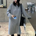 2color レディース パーカースウェットワンピース ロングワンピース ロゴ入りトレーナーワンピ スウェットドレス フーディ ひざ下丈 ロング丈 長袖 ドロップショルダー ボリュームスリーブ フード付き 英字ロゴ オーバーサイズ ビッグシルエット(4)