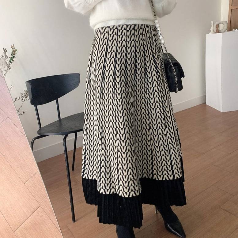 2color レディース 異素材フレアスカート ドッキングスカート 切り替え パターンドッキングニットスカート 裾プリーツ ロングスカート ウエストゴム ミモレ丈 バイカラー 幾何学模様 ジオメトリックスカート 黒 ブラック 白 ホワイト ベージュのサムネイル