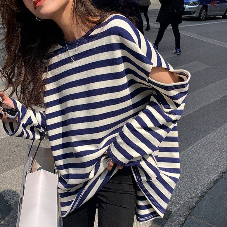 2color レディース ボーダー柄オープンショルダートップス 肩あきボーダーTシャツ トップス Tシャツ シャツ プルオーバー チュニック ロング 長袖 ドロップショルダー オーバーサイズ ビッグシルエット 大人可愛い 大人女子 こなれ感 マニッシュのサムネイル