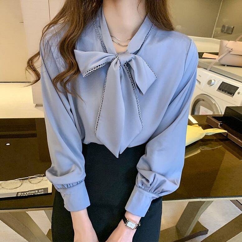 2color レディース ロマンティック ボウタイリボンブラウス トップス シャツ ブラウス 白シャツ 白トップス 長袖 リボン とろみ 青 ブルー 大人可愛い きれいめ 上品 かっこいい 大人女子 こなれ感 ラフ 白 ホワイト 着回し 重ね着 定番