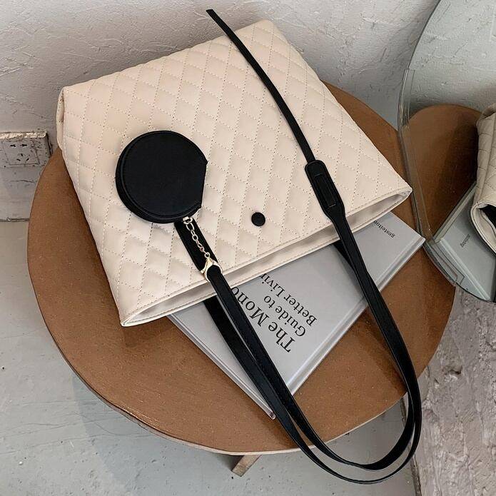 2color レディース バッグ 鞄 トートバッグ マザーズバッグ 肩掛けバッグ 肩掛け PU キルティング キルティング加工 収納 大容量 A4サイズ A4 軽量 ポーチ付き セット カジュアル シンプル 上品 かっこいい 大人かっこいい おしゃれ