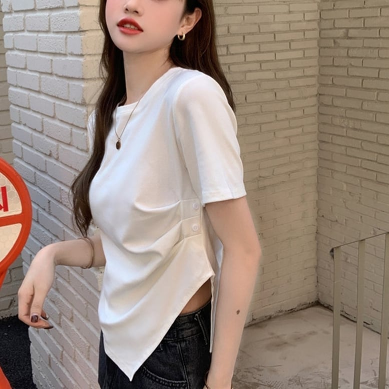乐天商城 - 3color レディース ボタンデザインシャツ アシンメトリー Tシャツ スリット イレギュラーヘム シャツ サイドボタン タック ラウンドネック 半袖 白 ホワイト 黒 ブラック 灰色 グレー 大人可愛い きれいめ 上品 おしゃれ キュート ガーリー