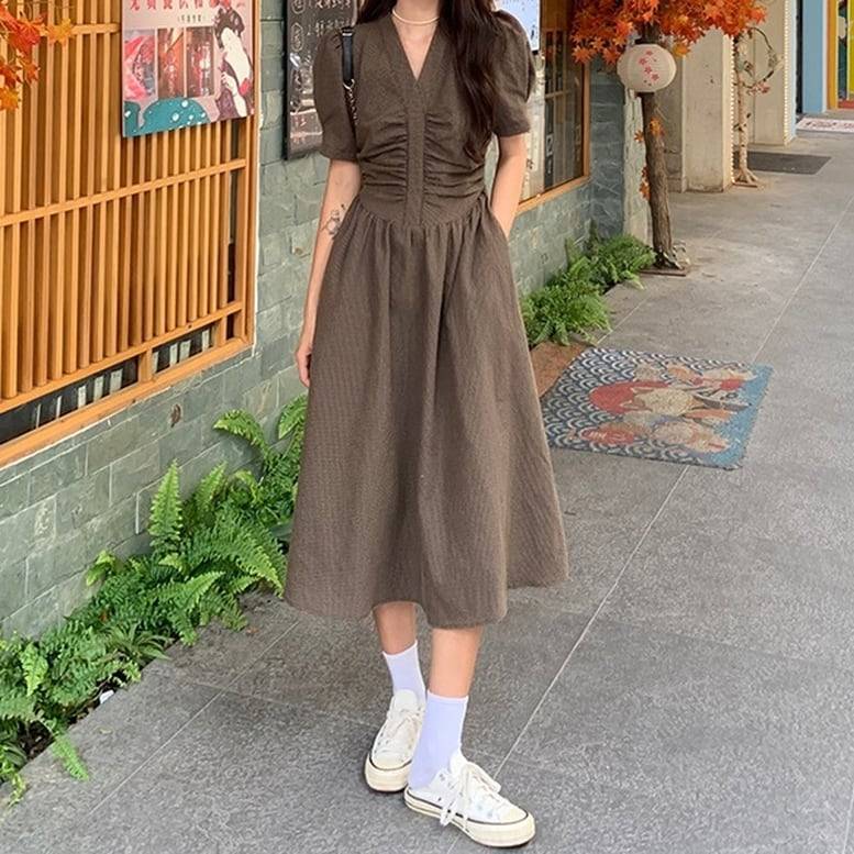 3color レディース フロントギャザーワンピース パフスリーブ Vネック ロング丈 シャツ ドレス 半袖 ボリュームスリーブ フレア ハイウエスト ひざ下丈 チェック柄 無地 ブラウン ブラック 大人可愛い きれいめ 上品 ガーリー エレガント