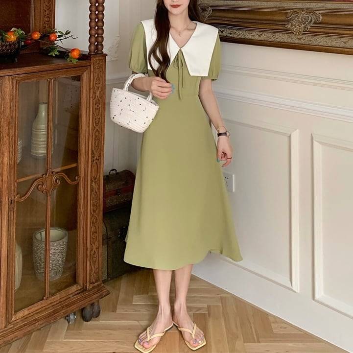 2color レディース ワンピース ミモレ丈ワンピース ミモレ丈 レトロ 膝下 袖あり 半袖 パフスリーブ Vネック スクエアカラー ビックカラー Aライン セミフレア ハイウエスト リボン バックリボン 落ち感 ガーリー 上品 きれいめ グリーンのサムネイル