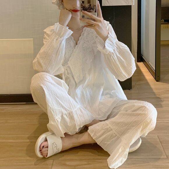 レディース ルームウェア 部屋着 寝巻 ナイトウェア リラックスウェア 長袖 パンツ セパレート ツーピース セットアップ 袖あり ボリューム袖 ウエストゴム おうち時間 カシュクール Vネック フリル レース フェミニン ガーリー ホワイト お洒落