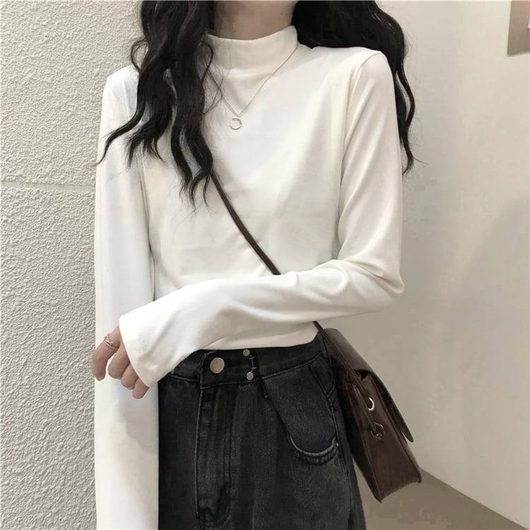 商品情報 Colorホワイト　ベージュ　グレー　ブラック　ブラウン　ダークグレー Size【ワンサイズ】着丈：59cm、肩幅：36cm、袖丈：59cm、バスト：82cm ・サイズ表記は生産元の情報を記載しておりますが、1cm〜3cm程度の誤差がある場合がございます。・生産ロットによっては、デザインや色味に若干の違いが生じる場合がございます。・お使いのモニター設定などの違いにより、実際の商品と色味や素材感が異なって見える場合がございます。【納期について】・お届けまでに1週間〜3週間程度お時間をいただいております。余裕をもってご注文いただきますようお願いします。・メーカー在庫切れや商品不良等により、ご注文をキャンセルさせていただく場合もございます。【返品について】・サイズ交換、お色交換などの返品、交換は行っておりません。十分にお確かめの上ご購入ください。・商品手配上の理由により、ご注文後のキャンセル、及びサイズ・カラー変更等は承ることができません。・海外インポート製品を扱っており、国内製品と比べ品質が劣る場合がございます。縫製の粗さ・糸の不始末・多少の汚れや傷・繊維の匂い・色味やデザインの多少の違い等の理由による返品・交換はお受けしておりませんのでご了承くださいませ。※上記以外のご質問は、お問合せフォームからお気軽にご連絡ください。その際、商品ページ下の6桁の商品管理コードをお知らせいただきますようお願いします。dl39506color レディース トップス カットソー 長袖カットソー プルオーバー ハイネック モックネック 暖かい あったか 無地 袖あり 長袖 きれいめ 上品 エレガント 大人カジュアル カジュアル シンプル フェミニン ホワイト ベージュ グレー ブラック ブラウン ダークグレー お洒落 春 秋 秋冬 ママ ママコーデ 20代 30代 40代 デート お出かけ 普段使い 韓国 トレンド 可愛い 大人 大人女子 大人可愛い 通勤 通学 学生 女子会 着回し デイリー こなれ感 レイヤード インナー ハーフネックの着回し力抜群な長袖カットソー。シンプルデザインなので、1枚で着るのはもちろん、アウターのインナーやワンピース、ジャンパースカートなどのインナーとしても活躍します。 2