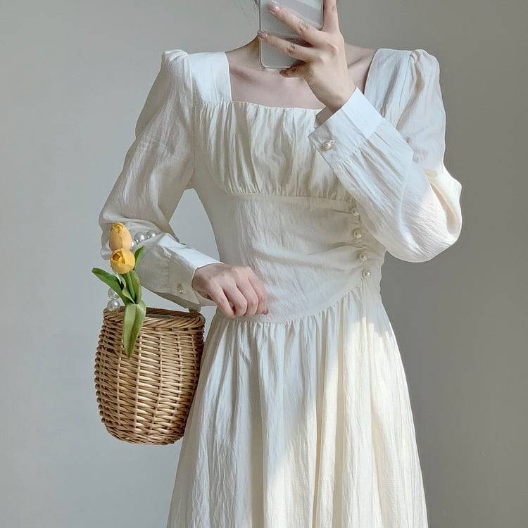 レディース ワンピース ミモレ丈ワンピース クラシカルワンピース ミモレ丈 膝下 袖あり 長袖 スリム スクエアネック ギャザー パールボタン クラシカル ウエストマーク ハイウエスト エレガント フェミニン 上品 きれいめ ホワイト お洒落 春 秋冬 秋 ママ ママコーデ
