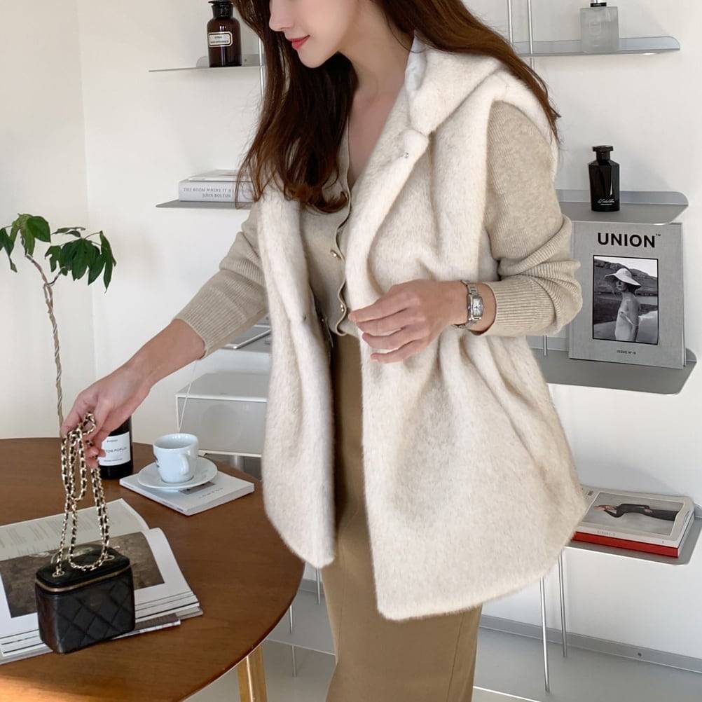 2color レディース トップス ベスト ファーベスト フーディーベスト 羽織り ライトアウター ミドル丈 前開き 無地 袖なし ノースリーブ 絞り スタイルアップ 大人カジュアル カジュアル きれいめ 上品 ホワイト ブラウン お洒落 春 秋 秋冬 ママ ママコーデ 20代 30代のサムネイル