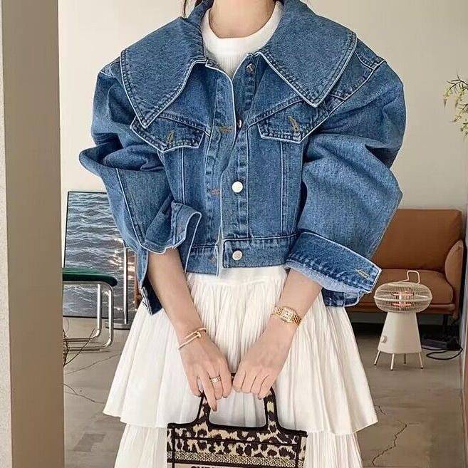 レディース アウター ジャケット デニムジャケット ショート丈 ビッグカラー 羽織り 上着 前開き ポケット ボリューム感 袖あり 長袖 きれいめ 上品 ガーリー 大人カジュアル カジュアル デニムブルー お洒落 春 秋 冬 秋冬 ママ ママコーデ 20代 30代 40代 デート
