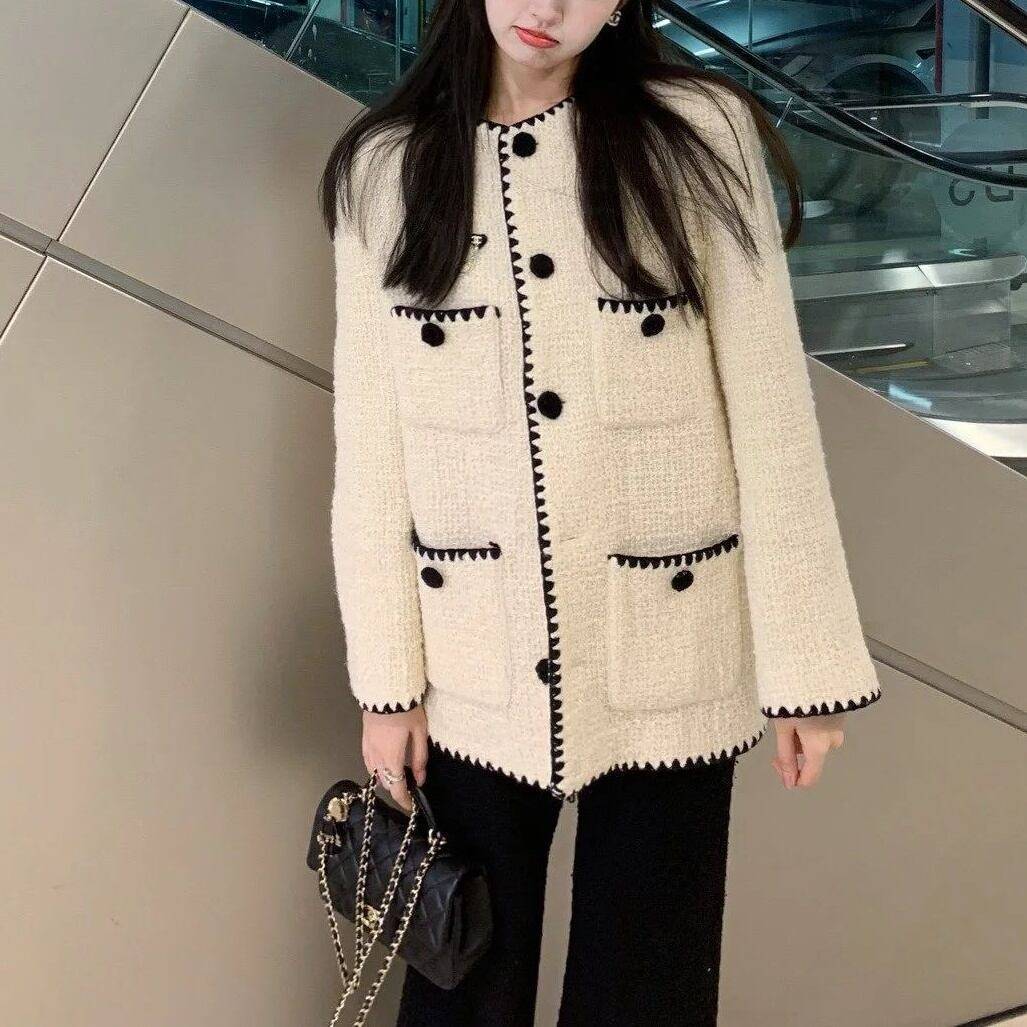 レディース アウター ジャケット ツイードジャケット パイピング ノーカラー ミドル丈 ポケット バイカラー モノトーン 袖あり 長袖 きれいめ 上品 エレガント 大人カジュアル フェミニン アプリコット お洒落 春 秋冬 秋 冬 ママ ママコーデ 20代 30代 40代 デートのサムネイル