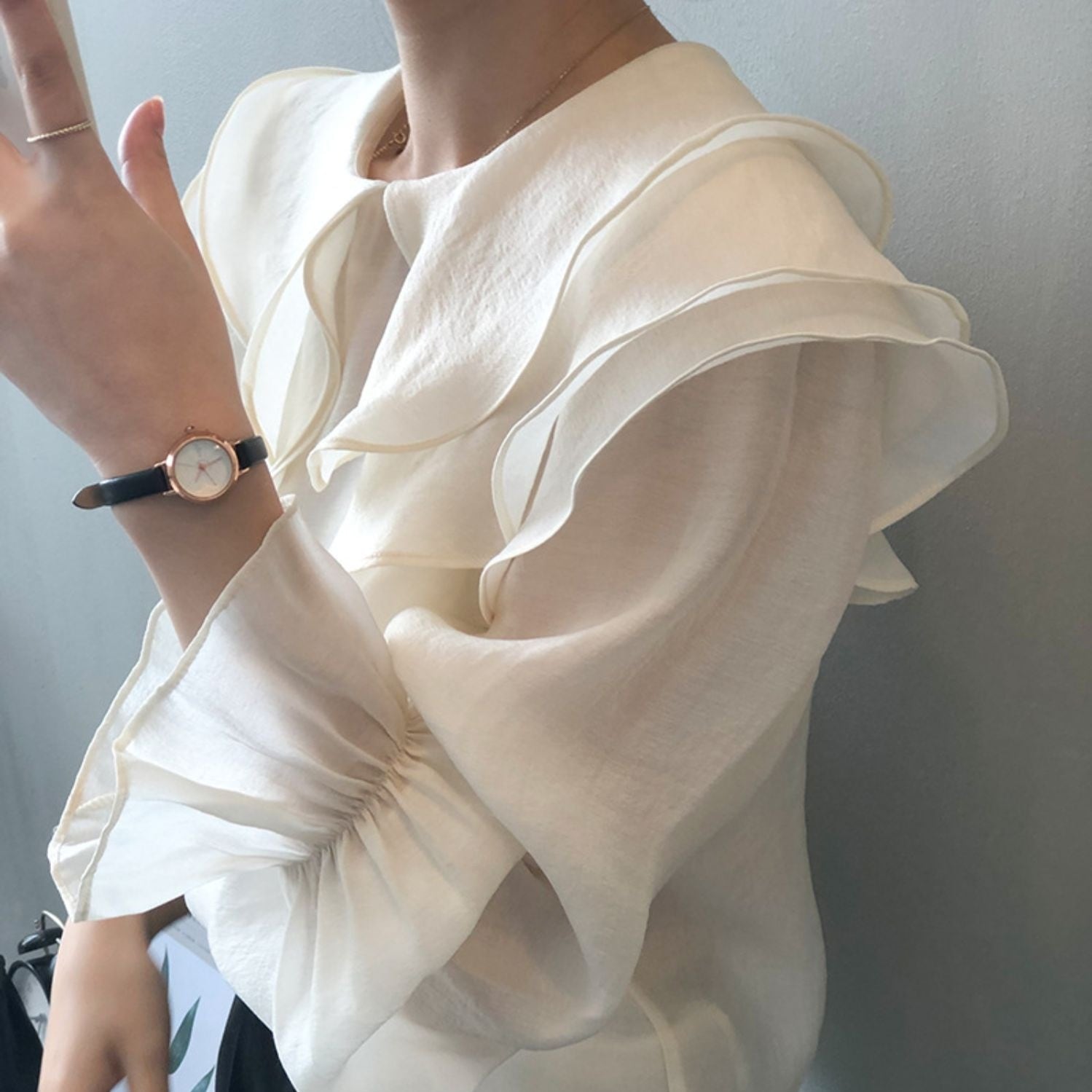 樂天商城 - 2color レディース トップス ブラウス シフォンブラウス ビッグカラー ラッフルカラー トリプルカラー シフォン 透け感 無地 袖あり 長袖 トランペットスリーブ 清潔感 エレガント 大人カジュアル カジュアル フェミニン アイボリー グレーブルー お洒落 春夏 春 夏 秋