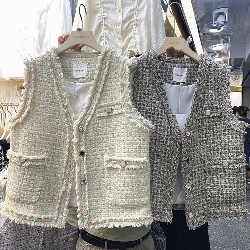 2color レディース ツイード ベスト アウター ジャケット ジレ ノースリーブ Vネック フリンジ 袖なし ポケット ボタン デザイン 大人カジュアル ガーリー アイボリー グレー シンプル シルエット トレンド お洒落 春 夏 秋 冬 ママ 韓国 ファッション ショート丈のサムネイル