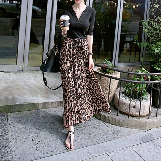 スカート ロングスカート ロング ロング丈 マキシ マキシ丈 アンクル丈 シフォン シフォンスカート フレア フレアスカート 透け感 レオパード柄 ヒョウ柄 アニマル柄 エアリー ふんわり スタイリッシュ 春夏 春 夏 秋 冬 秋冬 韓国 大人かわいい
