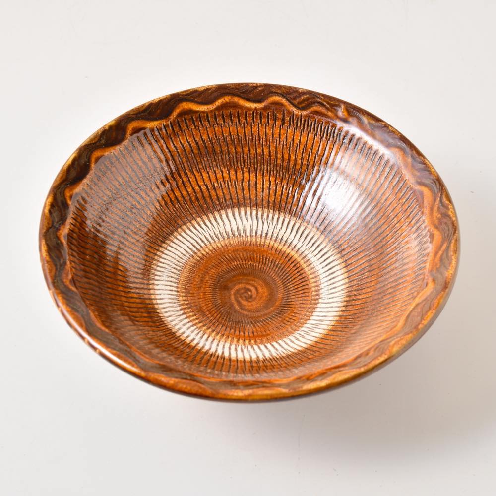 小鹿田焼　黒木昌伸窯　六寸中深皿　飛び鉋（フチに櫛目）　飴のサムネイル