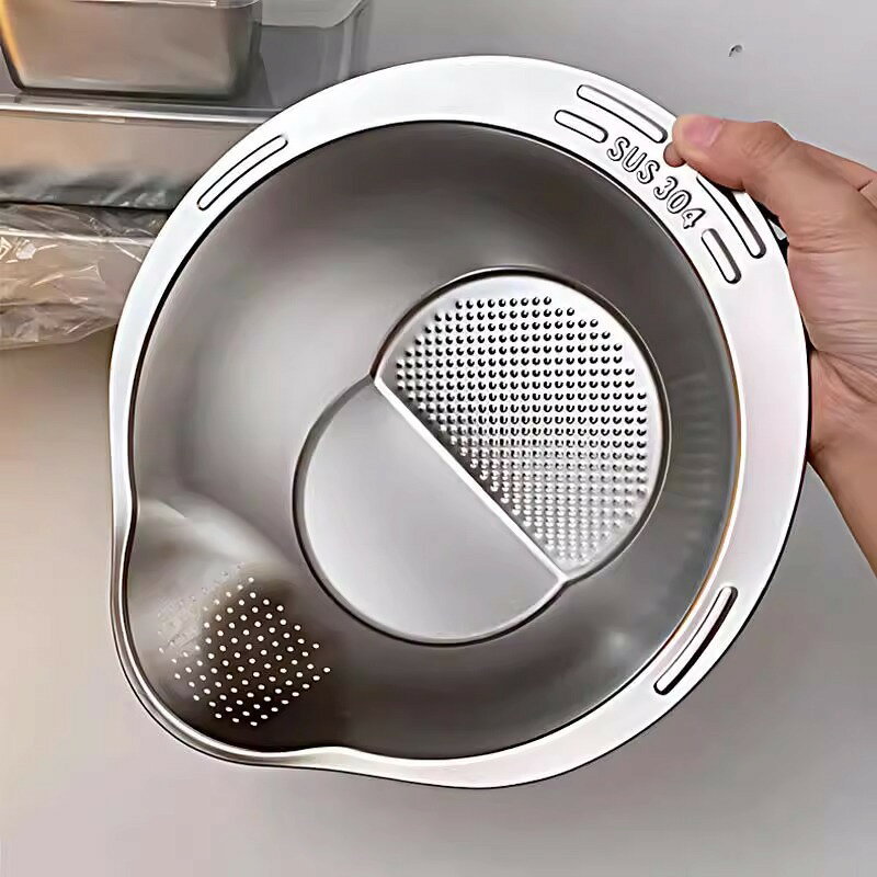 機器の環境により、多少色差が生じる場合がございます。実物を基準とし、ご購入は慎重にご検討ください。 大量ご注文をご希望の方は、お問い合わせフォームよりご連絡ください。特別割引をご用意いたします。 万一商品に不備があった場合は、レビュー前にご連絡くださいませ。迅速に対応いたします。 納期をご確認の上、ご注文くださいませ。 Mingming百貨店 ご希望の日時指定には対応できかねますので、あらかじめご了承くださいませ。 ご注文いただきました商品は必ず発送いたします。発送完了後、メールにて追跡番号をお知らせいたしますので、どうぞ安心してお待ちくださいませ。 ステンレス製 ストレーナー付き米洗いボウル お米研ぎはもちろん、野菜や果物、パスタ麺の洗浄・水切りに活躍するマルチザルです。 汚れが付きにくい高品質ステンレス素材を採用。においや食材の残留物が残りにくく、衛生的にお使いいただけます。 丈夫で実用的な設計で、ご家庭のキッチンの様々なシーンに対応。シンプルなデザインで、優れた使用感をお届けします。