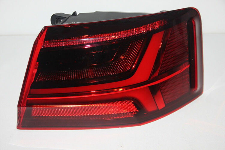 アウディ Audi A6 C7 2015-2018 後期モデル LED テールランプ 右 外側　ブレーキ ランプ　セダン アバント 4G5945096C 4G5945096D 4G5945096E