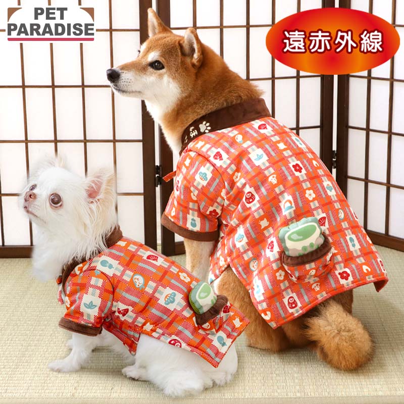 犬 犬服 犬の服 ドッグ ウェア ドック ウエア ペット用服 かわいい服 可愛い服 人気 おしゃれ ベビー 超小型犬 犬用ウエア 全犬種 ブランド 柴犬 チワワ ロングコートチワワ トイプードル トイプー プードル ポメラニアン ヨークシャーテリア ヨーキー 豆柴 カニンヘンダックスフンド ミニチュアダックスフンド ミニチュアシュナウザー パグ パピヨン シーズー マルチーズ キャバリア ジャックラッセルテリア 柴犬 キャラクター 犬服 ブランド 犬服 秋冬 犬服 春 犬服 春 秋 冬 トイプードル 服 チワワ 服 ダックス 服 犬 服 かわいい 犬 服 おしゃれ メーカー希望小売価格はメーカーカタログに基づいて掲載しています首囲 胴囲 着丈 参考標準犬種(体重の目安) 3S 約17-20cm 約27-32cm 約21.5cm チワワ、ヨーキー（〜3kg） DSS 約18-22cm 約30-35cm 約24cm ダックス（〜3.5kg） SS 約20-25cm 約34-40cm 約26cm トイプードル、パピヨン（〜5kg） DS 約22-26cm 約35-41cm 約28.5cm ダックス（〜5kg） S 約26-30cm 約42-48cm 29cm シーズー、ミニチュアシュナウザー（〜8kg） DM 約26-30cm 約41-47cm 約33cm ダックス（〜7kg） SM 約31-35cm 約49-55cm 約35cm 柴犬、ビーグル（〜13kg） M 約35-40cm 約55-62cm 約42cm ボーダーコリー、ダルメシアン（〜18kg） L 約42-48cm 約70-78cm 約52cm ラブラドールレトリバー、ゴールデンレトリバー（〜38kg） ※単位(cm) ※首囲・胴囲サイズは適応の目安です。 ※着丈サイズは商品サイズの目安です。 素材 本体：ポリエステル100％ お洗濯 洗濯機洗いできます（ネット使用） サイズ展開 3S/DSS/SS/DS/S/DM/SM/M/L 仕様 * 袖なし：DSS・DS・DM　袖あり：その他のサイズ * 胸元で紐を結びます * 付属おもちゃに鳴き笛入り 特徴 保温効果のある遠赤外線加工がされています。※中綿のみ　※お洗濯により効果が徐々に減少していきます。ご了承下さい。 ご注意 この商品には小型犬用の簡易TOYがついています。 遊ぶ際は、以下の点に注意してください。 注意 ・犬のおもちゃ以外の用途に使用しないでください。 ・子供が使用する場合は、大人が立ち会ってください。 ・与えたままの使用は破損や誤飲につながりますので、 必ず飼い主が一緒に遊び、万一破損した場合はすぐに取り上げてください。 ・小型犬でも噛む力の強い犬には与えないでください。 ・幼児やペットの手の届かない所で保管してください。 ・犬の体質や性格・性質などをご理解のうえお買い求めください。 ・万一犬が破片などを飲み込んだ場合は、獣医師に相談してください。