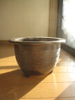 信楽焼き窯肌足付き輪型8号植木鉢　信楽鉢植木鉢一つで樹も良くなります。