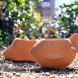 テラコッタミニ 新幹線 飛行機 2つセットテラコッタの置物 手作りクラシック お庭や玄関先に。優しい色合い 幸せを運ぶ働く車プレゼントにもどうぞ。