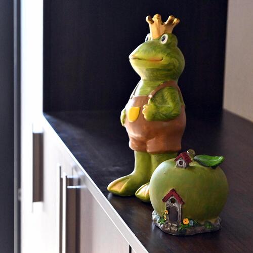 カエル(クラウン)　キノコ　リンゴ　3つセット愉快なカエルの第5王子。童話置物　灯りのともる家可愛い　童話の世界観プレゼントにもどうぞ 2