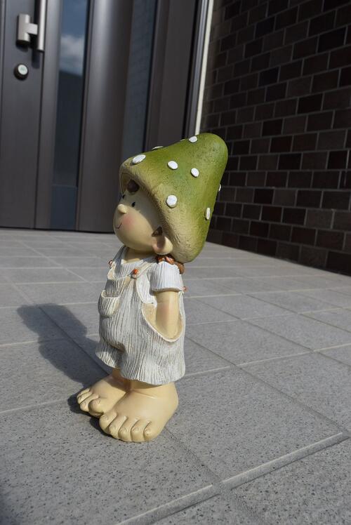 きのこ帽子の男の子置物 きのこ 森の小人 かわいい置物 きの太玄関に飾っても、インテリアとしてもおすすめです