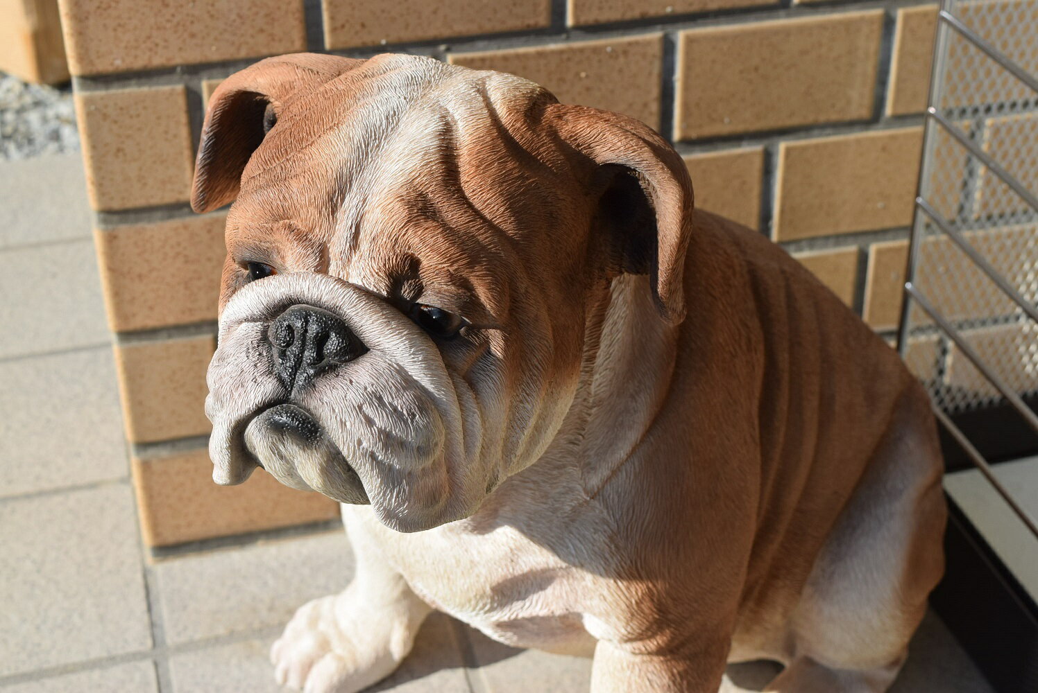 WOOBIA　ブルドックでの置物　　私を玄関に吠えない噛まない安心番犬です