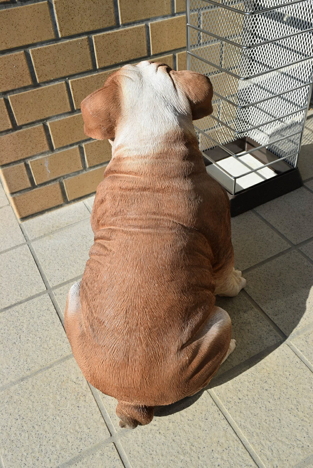 WOOBIA　ブルドックでの置物　　私を玄関に吠えない噛まない安心番犬です