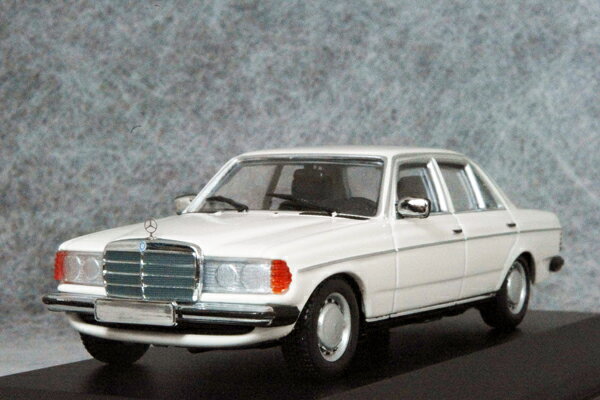 ミニチャンプス ミニカー 1/43 スケールメルセデス ベンツ 230E ( W123 ) 1982年 ホワイトMERCEDES BENZ MINNICHAMPS MAXICHAMPS マキシチャンプス