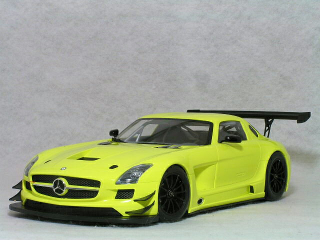 ミニチャンプス 1/18 スケールメルセデス ベンツ SLS AMGGT3 ストリート / イエロー