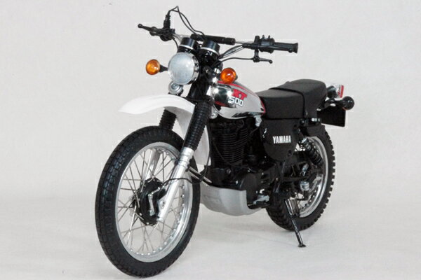 ミニチャンプス 1/12 スケール ミニカーヤマハ XT5001986年 ダークブルー / ホワイト