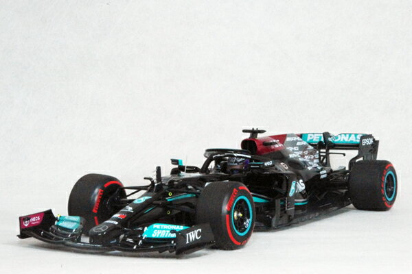 ミニチャンプス ミニカー 1/18 スケールメルセデセス AMG ペトロナス F1W12E パフォーマンスルイス・ハミルトン2021年　スペイン GPポール ポジション 100回 アワード