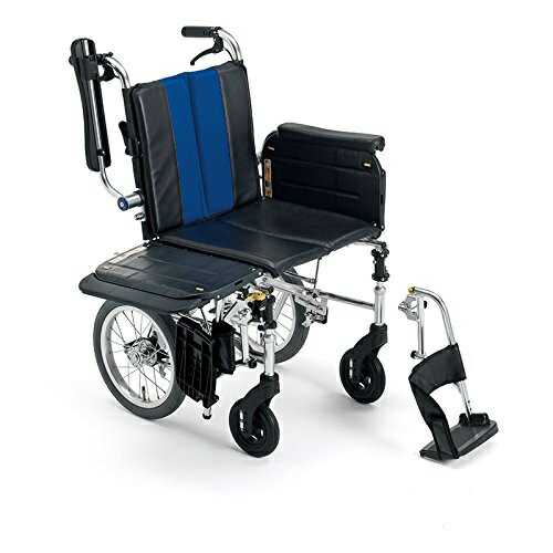 ・横乗り車いす。ベッドからの移乗が楽にできます。 ※本製品は磁石を使用しております。 ●サイズ／全幅52×全長100.5×全高86.5・89・91.5cm、座面：幅40×奥行40cm、座面高：43・45.5・48cm ●車輪サイズ／前輪6×後輪14インチ ●重さ／15kg ●材質／フレーム：アルミ、シート：ナイロンポリエステル・ピニールレザー ●最大使用者体重／100kg ●生産国／中国 ●標準機能／折りたたみ式（幅25cm）、背もたれ位置前後調整、ドラム式介助ブレーキ、アームレストはね上げ
