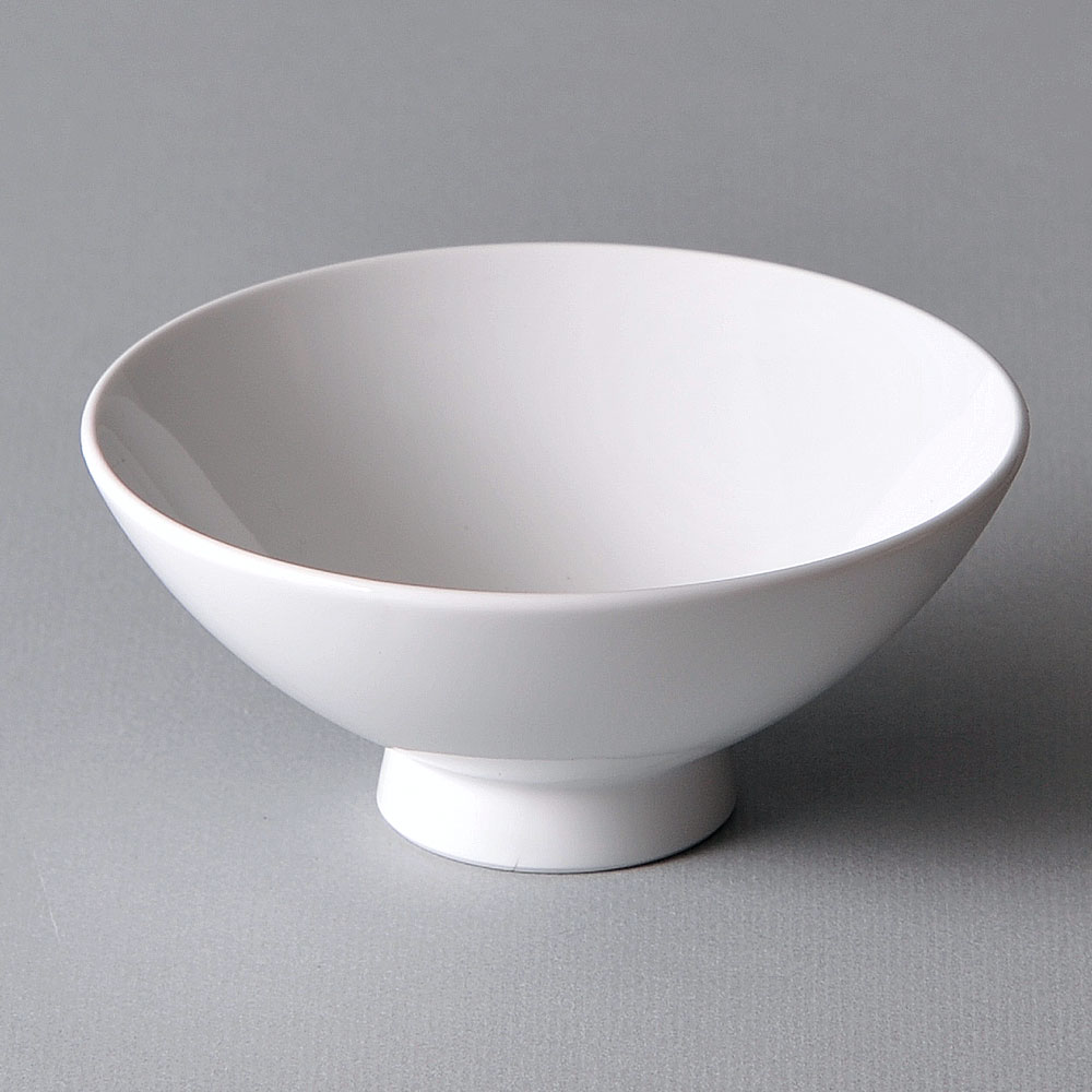 ・商品番号：s-20000032 ・サイズ（約）：12.5×5.5cm ・陶磁器 ※この商品は在庫限りとなります。他店舗にて完売してしまった場合、ご注文を取消させていただく場合がございます。 ※商品画像の小物はイメージです。商品には含まれません。 【和食器/丼・ボール・碗/飯碗】【カラー：ホワイト系】【形状：正円】 11111111 「みんなの倉庫」ではプロの料理人向けに業務用食器を豊富に取り揃えております。 居酒屋、レストラン、カフェ、喫茶店、ラーメン店、中華料理店、焼肉店、割烹料理店、そば・うどん店、すし店、和食店、イタリア料理店等の飲食店や食堂、ホテルや旅館等の宿泊施設向けアイテムを美濃焼の産地より販売中。 見た事のある定番の食器はもちろん、最新のモダンでおしゃれな食器から、どこか懐かしいレトロスタイルな食器など種類を豊富に取り揃えていますので、お店の雰囲気に合わせて食器のチョイスが可能。 美濃焼をはじめ、有田焼や萬古焼、信楽焼も取り扱っています。 プロ仕様のおしゃれな食器をご家庭でもお楽しみください。 自宅で外食気分が味わえる本格的な食器はいかがですか？ 通常はカフェやレストラン等の飲食店やホテル、旅館で使用されるプロ向けの業務用食器です。 「おうちごはん」や「家飲み（宅飲み）」にもおすすめの食器も豊富に揃っていますのでこの機会に「おうち時間」をうつわと共にお楽しみください。