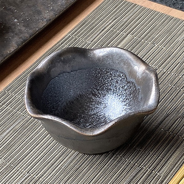 孔雀金流し花型小鉢 和食器 小鉢（小） 業務用 約10.3cm 和食 和風 鉢 サラダ 枝豆 煮物 おひたし キムチ 冷奴 揚げ出し豆腐 デザート 焼肉店