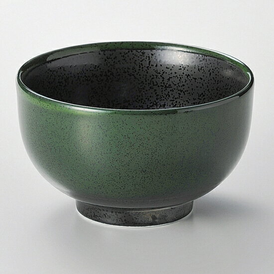 商品番号：s0002-0228 サイズ（約）：13.2×8.2cm 重量（約）：391g 商品画像の小物はイメージです。商品には含まれません。 【和食/丼・ボール・碗/小丼・多用碗】【カラー：グリーン系/ブラック系】【形状：正円】【サイズ：中中】 【和食器の小丼・多用碗】 小さ目の丼です。そば・うどん店や和食レストランで、定食メニューの小うどん、小そばやミニ丼などに。 また、ラーメン店ではつけ麺のつけ汁用やチャーシュー丼などで利用されます。 おしゃれでモダンな丼もありますので、和カフェなどにもおすすめです。 「みんなの倉庫」ではプロの料理人向けに業務用食器を豊富に取り揃えております。 居酒屋、レストラン、カフェ、喫茶店、ラーメン店、中華料理店、焼肉店、割烹料理店、そば・うどん店、すし店、和食店、イタリア料理店等の飲食店や食堂、ホテルや旅館等の宿泊施設向けアイテムを美濃焼の産地より販売中。 見た事のある定番の食器はもちろん、最新のモダンでおしゃれな食器から、どこか懐かしいレトロスタイルな食器など種類を豊富に取り揃えていますので、お店の雰囲気に合わせて食器のチョイスが可能。 美濃焼をはじめ、有田焼や萬古焼、信楽焼も取り扱っています。 プロ仕様のおしゃれな食器をご家庭でもお楽しみください。 自宅で外食気分が味わえる本格的な食器はいかがですか？ 通常はカフェやレストラン等の飲食店やホテル、旅館で使用されるプロ向けの業務用食器です。 「おうちごはん」や「家飲み（宅飲み）」にもおすすめの食器も豊富に揃っていますのでこの機会に「おうち時間」をうつわと共にお楽しみください。