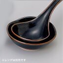 商品番号：s0065-0206 サイズ（約）：12×11.2×4cm 重量（約）：120g 商品画像の小物はイメージです。商品には含まれません。 掲載のレンゲはコチラ&#8658; 【和食器/鍋/レンゲ（鍋用）】【カラー：ブラック系】 【和食器のレンゲ（鍋用）】 居酒屋や会席料理店、鍋料理店、旅館などで鍋料理を提供する際に必要なレンゲです。 忘年会や新年会などの宴会の多い冬のシーズンには、需要が高まりますのでお早めのご用意を！ レンゲ台もご一緒にいかがでしょうか？ 「みんなの倉庫」ではプロの料理人向けに業務用食器を豊富に取り揃えております。 居酒屋、レストラン、カフェ、喫茶店、ラーメン店、中華料理店、焼肉店、割烹料理店、そば・うどん店、すし店、和食店、イタリア料理店等の飲食店や食堂、ホテルや旅館等の宿泊施設向けアイテムを美濃焼の産地より販売中。 見た事のある定番の食器はもちろん、最新のモダンでおしゃれな食器から、どこか懐かしいレトロスタイルな食器など種類を豊富に取り揃えていますので、お店の雰囲気に合わせて食器のチョイスが可能。 美濃焼をはじめ、有田焼や萬古焼、信楽焼も取り扱っています。 プロ仕様のおしゃれな食器をご家庭でもお楽しみください。 自宅で外食気分が味わえる本格的な食器はいかがですか？ 通常はカフェやレストラン等の飲食店やホテル、旅館で使用されるプロ向けの業務用食器です。 「おうちごはん」や「家飲み（宅飲み）」にもおすすめの食器も豊富に揃っていますのでこの機会に「おうち時間」をうつわと共にお楽しみください。