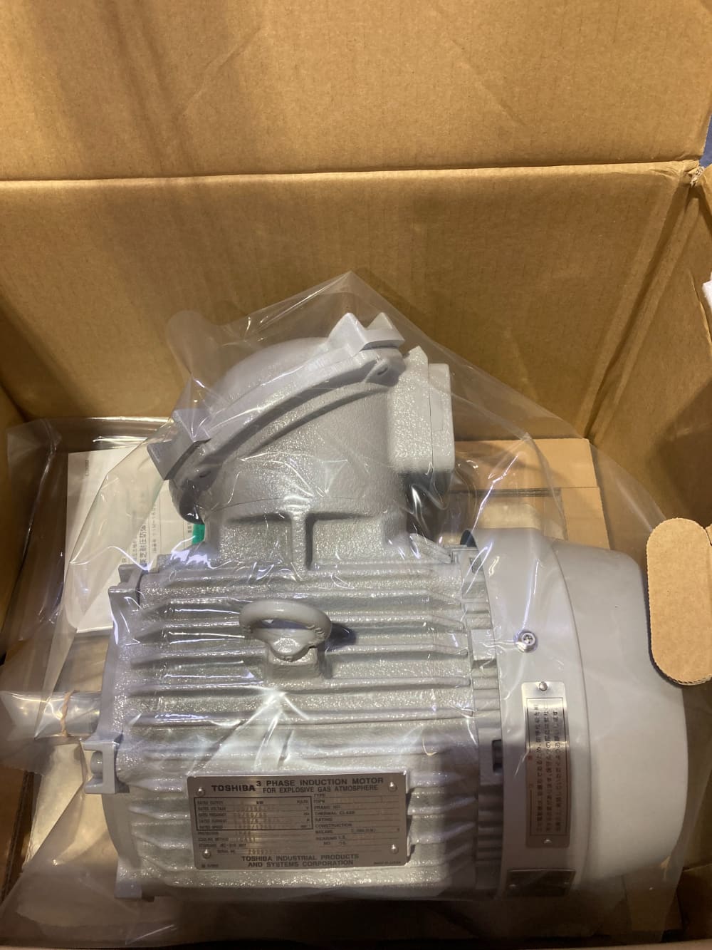 【アウトレット】 東芝　IK-FBKW8XX-4P-1.5kWー200V　耐圧防爆形モータ 屋外形 正端子 未使用品